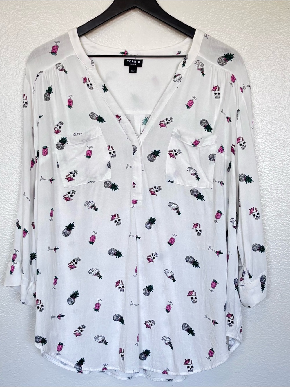 Torrid Harper Blouse Size 1 White Skull Cocktail Print 3/4 Sleeve Flowy Top